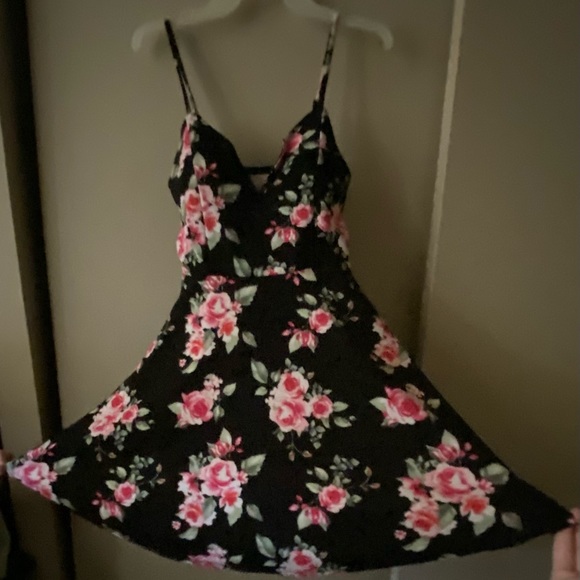 Beautiful Black Floral Adjustable Spaghetti Strap Dress - Picture 3 of 8
